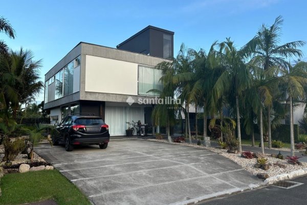 Casa em Condomínio à venda com 202m², 3 quartos, 3 suítes, 4 vagas no bairro Campeche em Florianópolis