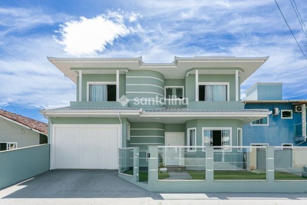 Casa à venda com 302m², 3 quartos, 1 suíte, 3 vagas no bairro Ribeirão da Ilha em Florianópolis
