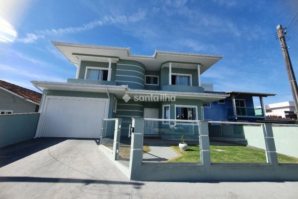 Casa à venda com 302m², 3 quartos, 1 suíte, 3 vagas no bairro Ribeirão da Ilha em Florianópolis