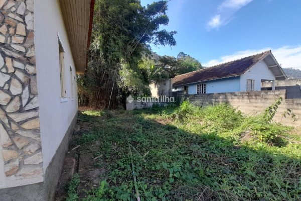 Terreno à venda com 1.084m², 1 vaga no bairro Campeche em Florianópolis
