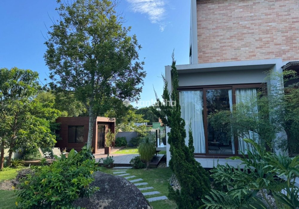 Casa à venda com 268m², 3 quartos, 2 suítes, 4 vagas no bairro Campeche em Florianópolis - Foto 1