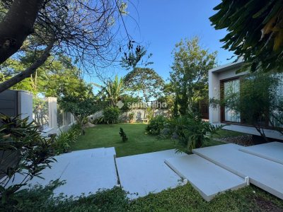 Casa à venda com 268m², 3 quartos, 2 suítes, 4 vagas no bairro Campeche em Florianópolis - Foto 3