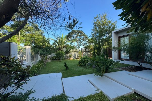Casa à venda com 268m², 3 quartos, 2 suítes, 4 vagas no bairro Campeche em Florianópolis