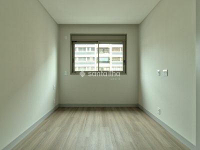 Apartamento à venda com 122m², 3 quartos, 3 suítes, 2 vagas no bairro Centro em Florianópolis - Foto 8