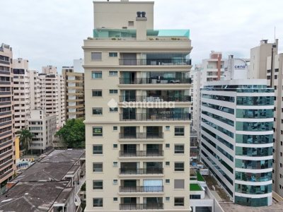 Apartamento à venda com 122m², 3 quartos, 3 suítes, 2 vagas no bairro Centro em Florianópolis - Foto 2