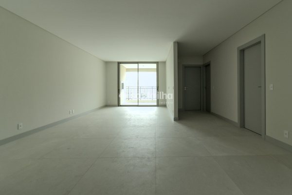 Apartamento à venda com 122m², 3 quartos, 3 suítes, 2 vagas no bairro Centro em Florianópolis