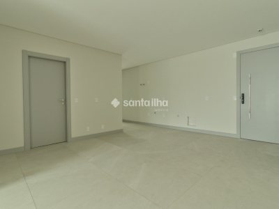 Apartamento à venda com 122m², 3 quartos, 3 suítes, 2 vagas no bairro Centro em Florianópolis - Foto 6