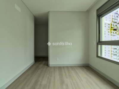 Apartamento à venda com 122m², 3 quartos, 3 suítes, 2 vagas no bairro Centro em Florianópolis - Foto 12