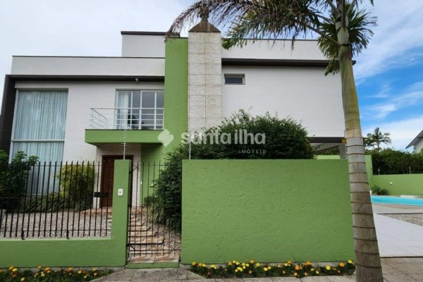 Casa à venda com 352m², 4 quartos, 4 suítes, 2 vagas no bairro Armação em Florianopolis