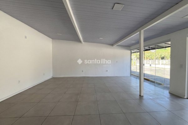 Loja para alugar com 47m², 2 vagas no bairro Ribeirão da Ilha em Florianópolis
