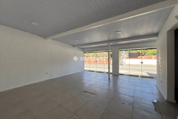 Loja para alugar com 47m², 2 vagas no bairro Ribeirão da Ilha em Florianópolis