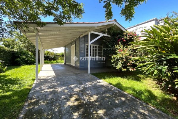 Casa à venda com 69m², 2 quartos, 2 vagas no bairro Campeche em Florianópolis