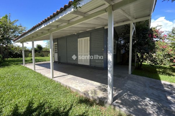 Casa à venda com 69m², 2 quartos, 2 vagas no bairro Campeche em Florianópolis