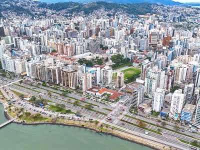 Apartamento à venda com 97m², 3 quartos, 2 suítes, 1 vaga no bairro Centro em Florianópolis - Foto 21