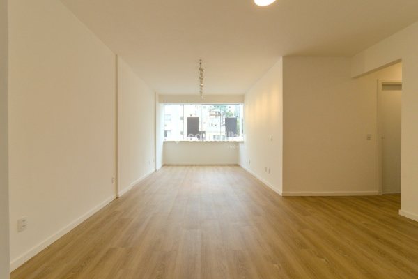 Apartamento à venda com 97m², 3 quartos, 2 suítes, 1 vaga no bairro Centro em Florianópolis