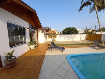 Casa à venda com 140m², 3 quartos, 3 suítes, 3 vagas no bairro Campeche em Florianópolis - Foto 35