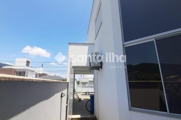 Casa à venda com 153m², 3 quartos, 1 suíte, 2 vagas no bairro Ribeirão da Ilha em Florianópolis