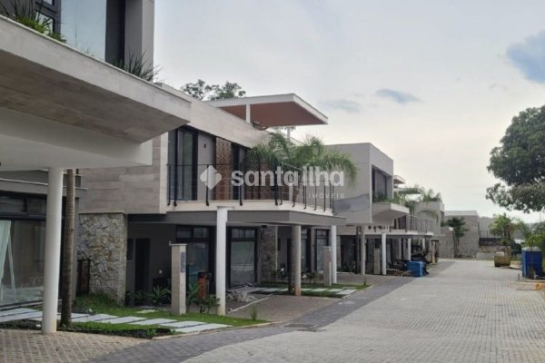 Casa em Condomínio à venda com 341m², 4 quartos, 4 suítes, 2 vagas no bairro Lagoa da Conceição em Florianópolis
