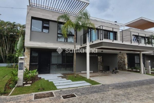 Casa em Condomínio à venda com 341m², 4 quartos, 4 suítes, 2 vagas no bairro Lagoa da Conceição em Florianópolis