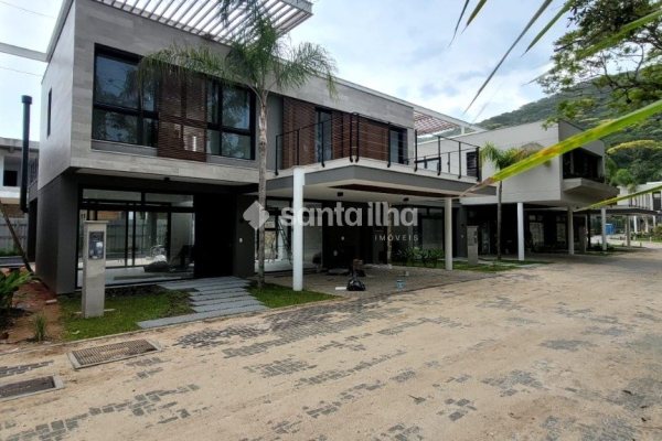Casa em Condomínio à venda com 341m², 4 quartos, 4 suítes, 2 vagas no bairro Lagoa da Conceição em Florianópolis