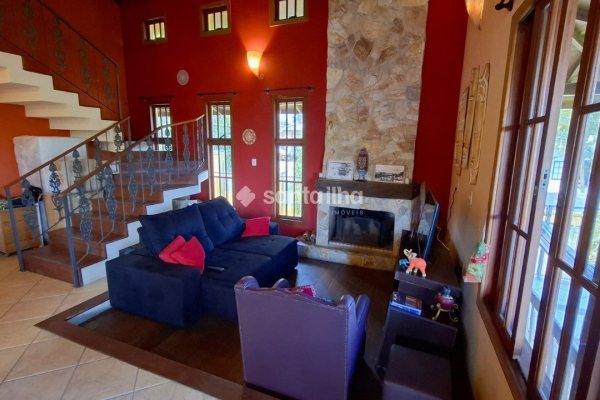 Casa à venda com 430m², 4 quartos, 1 suíte, 4 vagas no bairro Lagoa da Conceição em Florianópolis
