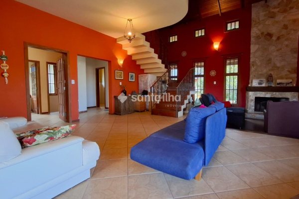 Casa à venda com 430m², 4 quartos, 1 suíte, 4 vagas no bairro Lagoa da Conceição em Florianópolis
