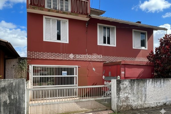Casa à venda com 230m², 5 quartos, 4 vagas no bairro Armação em Florianópolis
