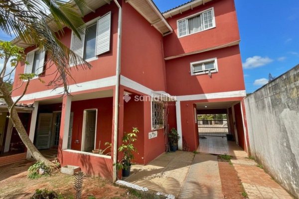 Casa à venda com 230m², 5 quartos, 4 vagas no bairro Armação em Florianópolis