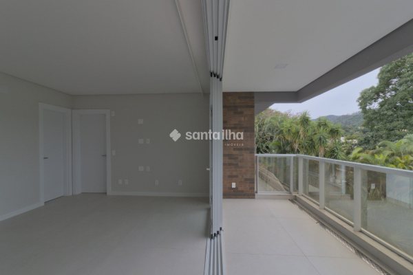 Apartamento à venda com 128m², 3 quartos, 3 suítes, 2 vagas no bairro Cacupé em Florianópolis