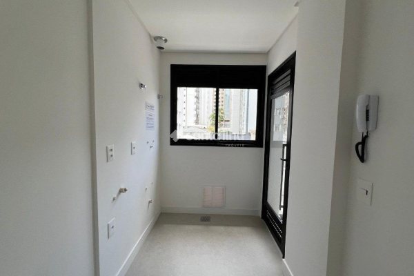 Apartamento à venda com 73m², 2 quartos, 1 suíte, 1 vaga no bairro Centro em Florianópolis