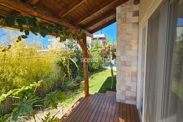 Casa em Condomínio à venda com 347m², 4 quartos, 1 suíte, 3 vagas no bairro Rio Tavares em Florianópolis