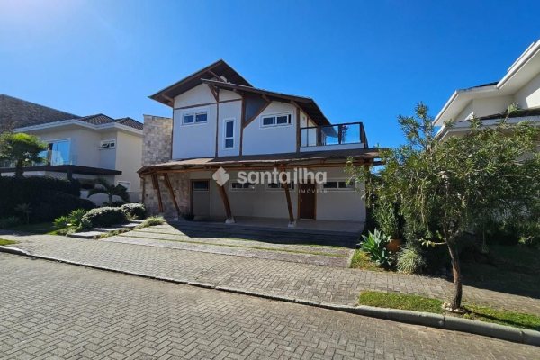 Casa em Condomínio à venda com 347m², 4 quartos, 1 suíte, 3 vagas no bairro Rio Tavares em Florianópolis
