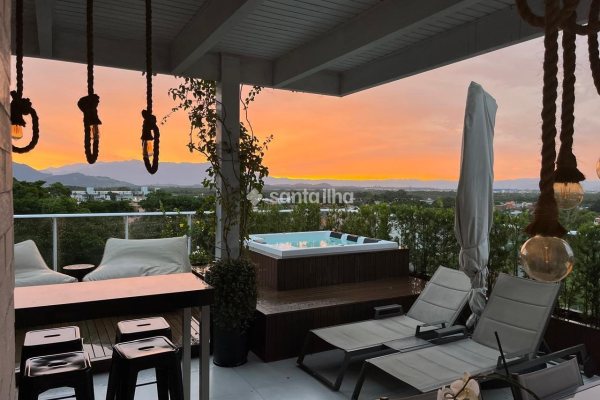 Cobertura à venda com 140m², 2 quartos, 2 suítes, 1 vaga no bairro Campeche em Florianópolis