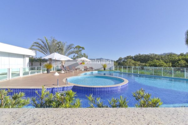 Apartamento à venda com 87m², 2 quartos, 2 suítes, 2 vagas no bairro João Paulo em Florianópolis