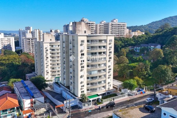 Apartamento à venda com 81m², 2 quartos, 1 suíte, 2 vagas no bairro Itacorubi em Florianópolis