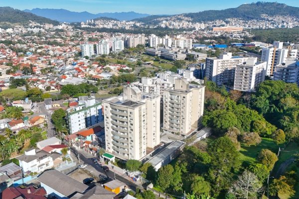Apartamento à venda com 81m², 2 quartos, 1 suíte, 2 vagas no bairro Itacorubi em Florianópolis