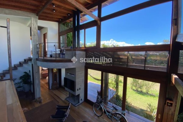 Casa à venda com 213m², 3 quartos, 1 suíte, 2 vagas no bairro Rio Tavares em Florianópolis