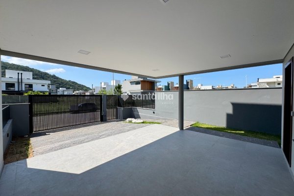 Casa à venda com 189m², 3 quartos, 3 suítes, 4 vagas no bairro Rio Tavares em Florianópolis