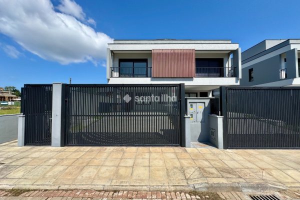 Casa à venda com 189m², 3 quartos, 3 suítes, 4 vagas no bairro Rio Tavares em Florianópolis