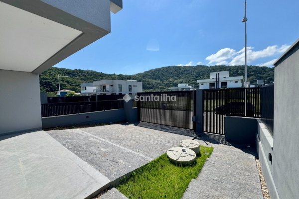 Casa à venda com 189m², 3 quartos, 3 suítes, 4 vagas no bairro Rio Tavares em Florianópolis