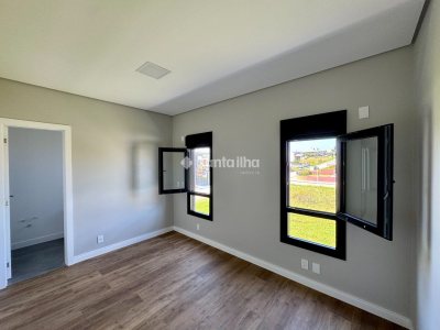 Casa à venda com 189m², 3 quartos, 3 suítes, 4 vagas no bairro Rio Tavares em Florianópolis - Foto 23