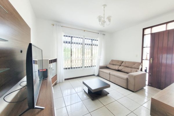 Casa à venda com 380m², 4 quartos, 2 suítes, 6 vagas no bairro Campeche em Florianópolis