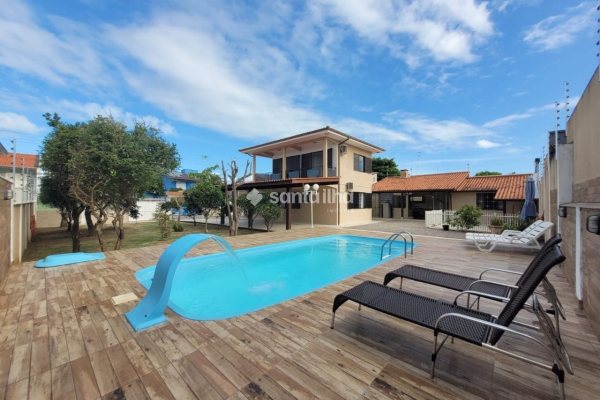 Casa à venda com 380m², 4 quartos, 2 suítes, 6 vagas no bairro Campeche em Florianópolis
