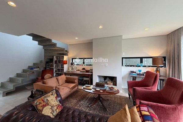 Casa à venda com 148m², 3 quartos, 1 suíte, 2 vagas no bairro Balneário dos Açores em Florianópolis