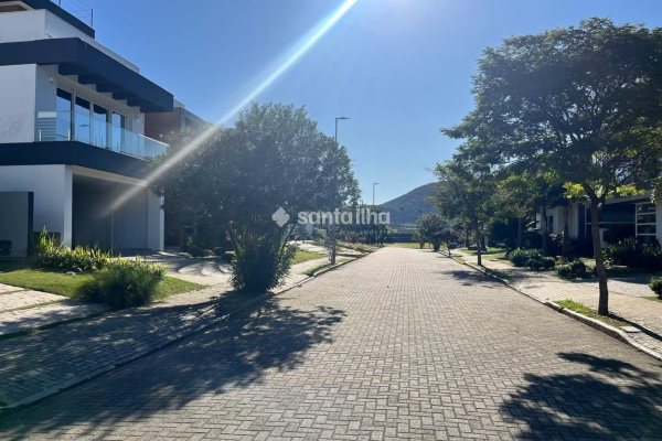 Casa em Condomínio à venda com 340m², 2 quartos, 2 suítes, 4 vagas no bairro Rio Tavares em Florianópolis