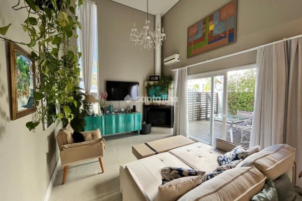 Casa em Condomínio à venda com 340m², 2 quartos, 2 suítes, 4 vagas no bairro Rio Tavares em Florianópolis