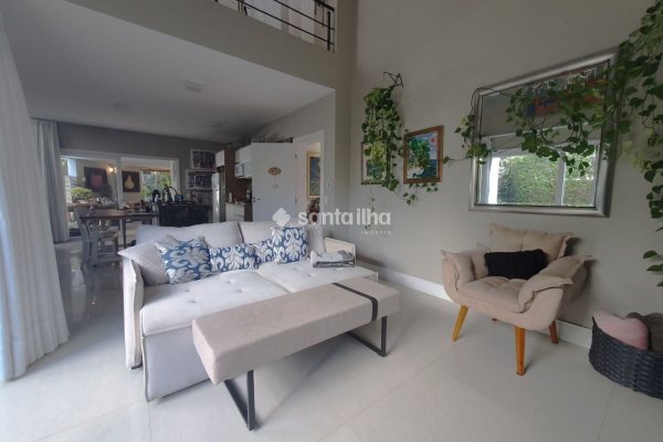 Casa em Condomínio à venda com 340m², 2 quartos, 2 suítes, 4 vagas no bairro Rio Tavares em Florianópolis