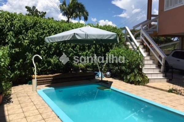Casa à venda com 360m², 10 quartos, 5 suítes, 5 vagas no bairro Rio Tavares em Florianópolis