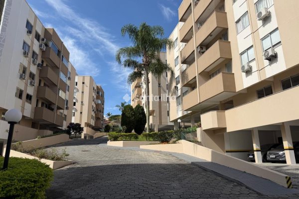 Apartamento à venda com 91m², 3 quartos, 1 suíte, 1 vaga no bairro Carvoeira em Florianópolis