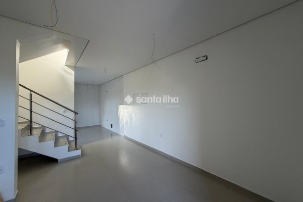 Casa à venda com 138m², 3 quartos, 1 suíte, 1 vaga no bairro Campeche em Florianópolis